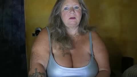 Snapshot of vampwoman chatting on 05-04-26, 07:04 vampwoman online show from 05-04-26, 07:04
