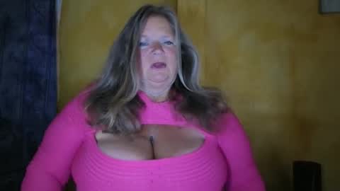 Snapshot of vampwoman chatting on 05-13-26, 07:28 vampwoman online show from 05-13-26, 07:28