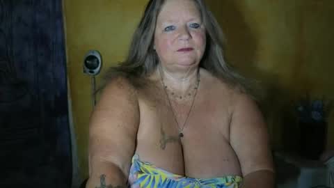 Snapshot of vampwoman chatting on 06-21-26, 05:32 vampwoman online show from 06-21-26, 05:32