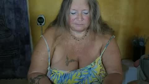 Snapshot of vampwoman chatting on 06-25-26, 07:57 vampwoman online show from 06-25-26, 07:57
