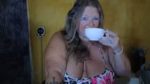 Snapshot of vampwoman chatting on 06-28-26, 06:19 vampwoman online show from 06-28-26, 06:19