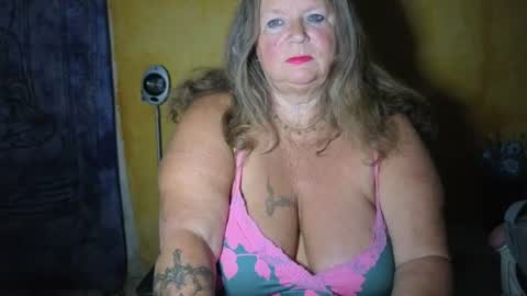 Snapshot of vampwoman chatting on 06-30-26, 04:57 vampwoman online show from 06-30-26, 04:57