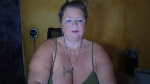 Snapshot of vampwoman chatting on 07-21-26, 05:54 vampwoman online show from 07-21-26, 05:54