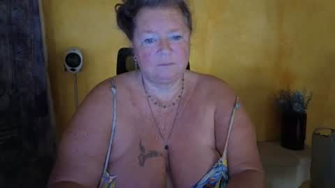 Snapshot of vampwoman chatting on 07-23-26, 07:17 vampwoman online show from 07-23-26, 07:17
