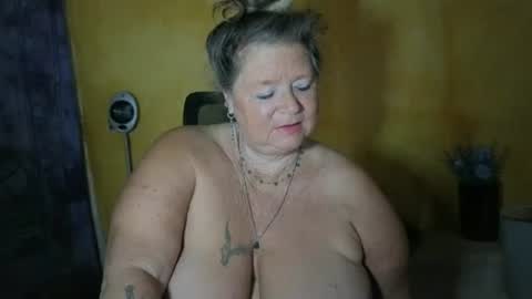 Snapshot of vampwoman chatting on 07-24-26, 06:00 vampwoman online show from 07-24-26, 06:00