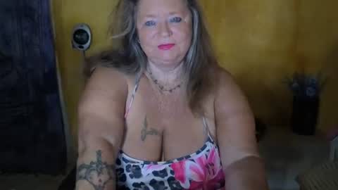 Snapshot of vampwoman chatting on 07-28-26, 06:42 vampwoman online show from 07-28-26, 06:42