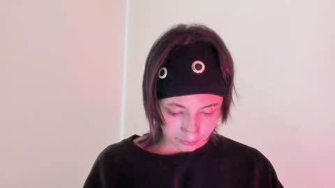 Snapshot of vandalovee chatting on 05-11-26, 05:43 Babi Alu online show from 05-11-26, 05:43