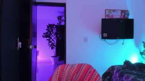 Snapshot of vandalovee chatting on 05-17-26, 07:28 Babi Alu online show from 05-17-26, 07:28