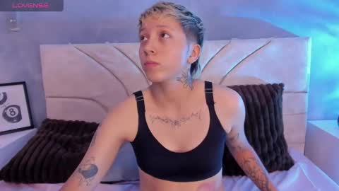Snapshot of vane_grey chatting on 05-25-26, 08:37 vane_grey online show from 05-25-26, 08:37