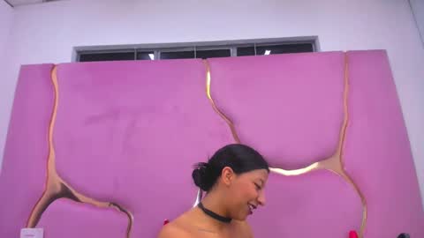 Snapshot of vanelin18 chatting on 11-19-25, 11:27 Vane online show from 11-19-25, 11:27