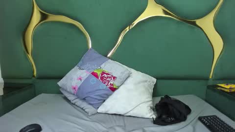 Snapshot of vanelin18 chatting on 12-05-25, 07:21 Vane online show from 12-05-25, 07:21