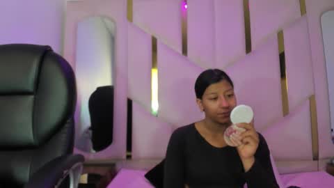 Snapshot of vanelin18 chatting on 04-24-26, 01:35 Vane online show from 04-24-26, 01:35