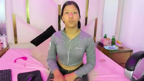 Snapshot of vanelin18 chatting on 05-14-26, 02:35 Vane online show from 05-14-26, 02:35