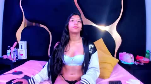 Snapshot of vanelin18 chatting on 05-20-26, 03:07 Vane online show from 05-20-26, 03:07