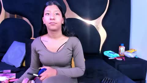 Snapshot of vanelin18 chatting on 05-27-26, 01:41 Vane online show from 05-27-26, 01:41