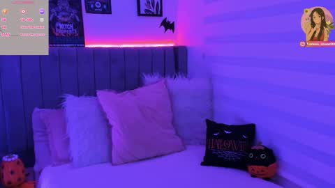 Snapshot of vanesa_moon_ chatting on 10-24-25, 12:30 vanesa_moon_ online show from 10-24-25, 12:30