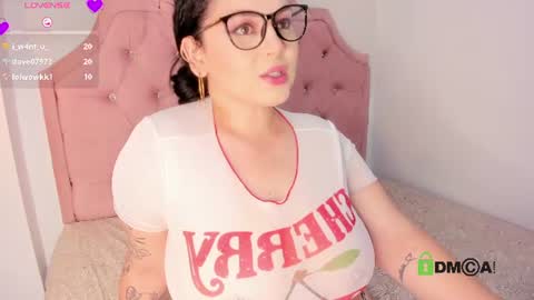 Snapshot of vanesaplacios chatting on 06-30-26, 10:11 vanesa online show from 06-30-26, 10:11