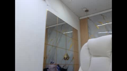 Snapshot of vanessa_f chatting on 04-27-26, 01:31 vanessa online show from 04-27-26, 01:31