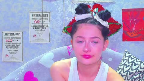 Snapshot of vanessa_florence chatting on 12-22-24, 01:23 RUSSIAN BARBIE BABE online show from 12-22-24, 01:23