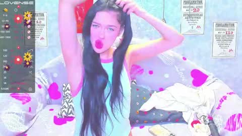 Snapshot of vanessa_florence chatting on 02-13-25, 01:19 RUSSIAN BARBIE BABE online show from 02-13-25, 01:19