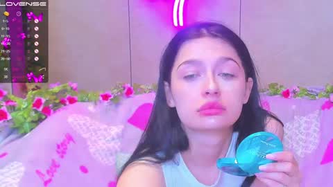 Snapshot of vanessa_florence chatting on 03-12-25, 12:42 RUSSIAN BARBIE BABE online show from 03-12-25, 12:42