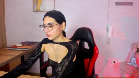Snapshot of vanessaboch chatting on 05-18-26, 07:41 Vanessa online show from 05-18-26, 07:41