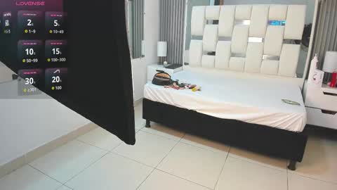 Vanessa Hard online show from 11-18-25, 07:29