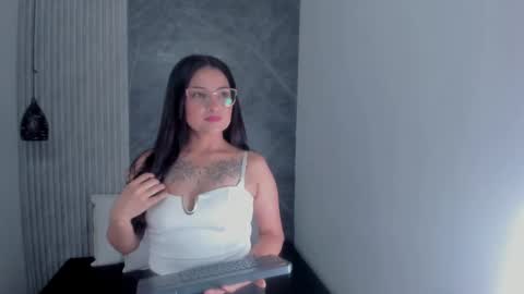 vanessamirren online show from 10-05-25, 12:47