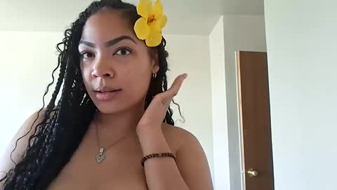 Snapshot of vanessareign chatting on 09-30-25, 06:13 vanessareign online show from 09-30-25, 06:13