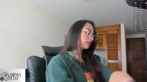 Snapshot of vanessart_ chatting on 09-10-25, 05:46 Vanessa online show from 09-10-25, 05:46