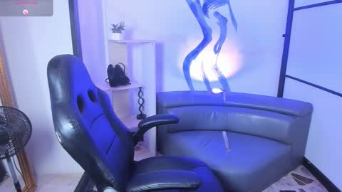 vanessascott_ online show from 12-04-25, 06:23