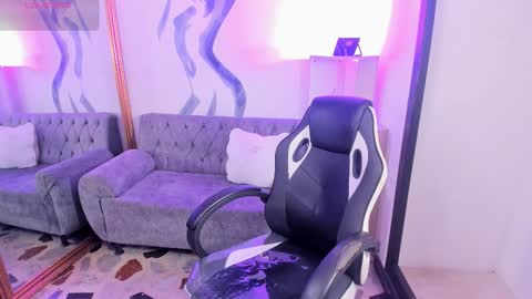 vanessascott_ online show from 03-10-26, 05:45