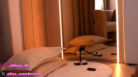 Vanessa Simon online show from 04-11-26, 07:45