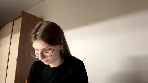 Kim online show from 11-26-25, 05:14