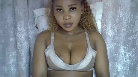 Snapshot of vanillavenus chatting on 02-14-26, 12:13 vanillavenus online show from 02-14-26, 12:13