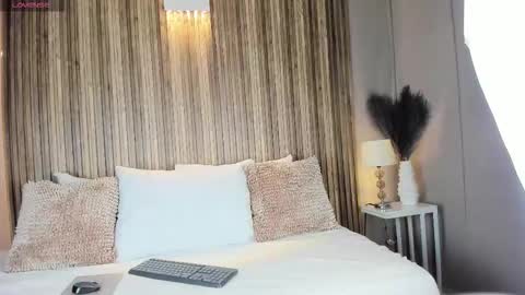 V A N N E S A   online show from 11-07-25, 11:43