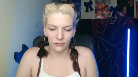 Vanessa online show from 04-10-26, 03:06