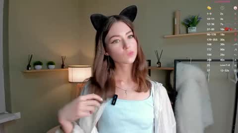 Snapshot of vanvanvibe chatting on 05-31-26, 04:36 Charline online show from 05-31-26, 04:36