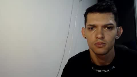 Snapshot of varonelite chatting on 03-08-26, 03:27 Andres online show from 03-08-26, 03:27
