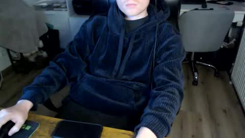 Snapshot of vaslo08 chatting on 04-22-26, 05:25 Vaslo online show from 04-22-26, 05:25
