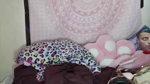 Veronica Lehane online show from 12-15-24, 03:24