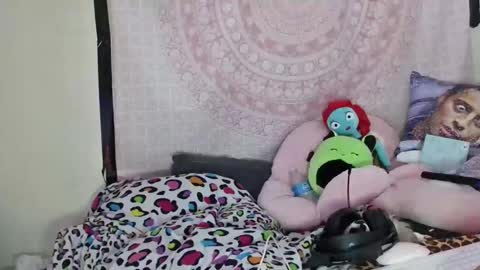 Veronica Lehane online show from 12-29-24, 07:43