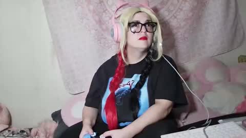 Veronica Lehane online show from 10-15-25, 03:39