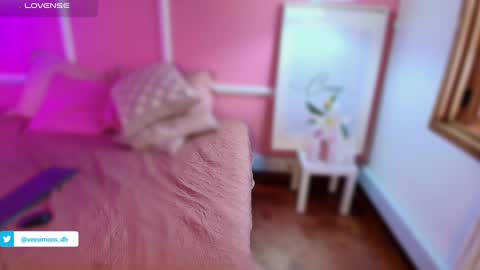 Vee Simons online show from 01-17-25, 08:44