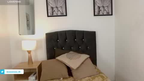 Vee Simons online show from 02-08-25, 09:36