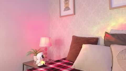 Vee Simons online show from 10-25-25, 07:41