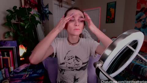 Snapshot of veeweatherbee chatting on 01-31-25, 10:20 Violet Weatherbee online show from 01-31-25, 10:20