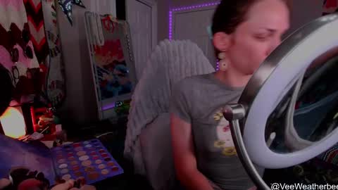 Snapshot of veeweatherbee chatting on 05-20-26, 10:16 Violet Weatherbee online show from 05-20-26, 10:16