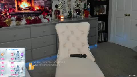 Snapshot of vegas_romance chatting on 12-04-24, 04:32 vegas_romance online show from 12-04-24, 04:32