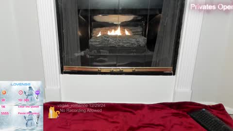 Snapshot of vegas_romance chatting on 12-30-24, 04:20 vegas_romance online show from 12-30-24, 04:20